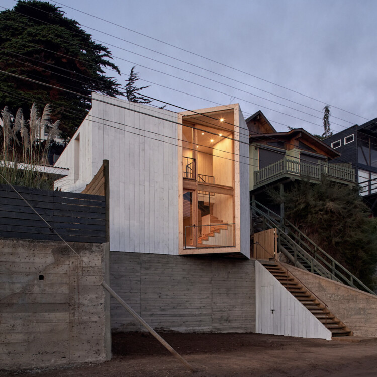 Lagunita House / Croxatto y Opazo Arquitectos - Фотография экстерьера, окна, лестница