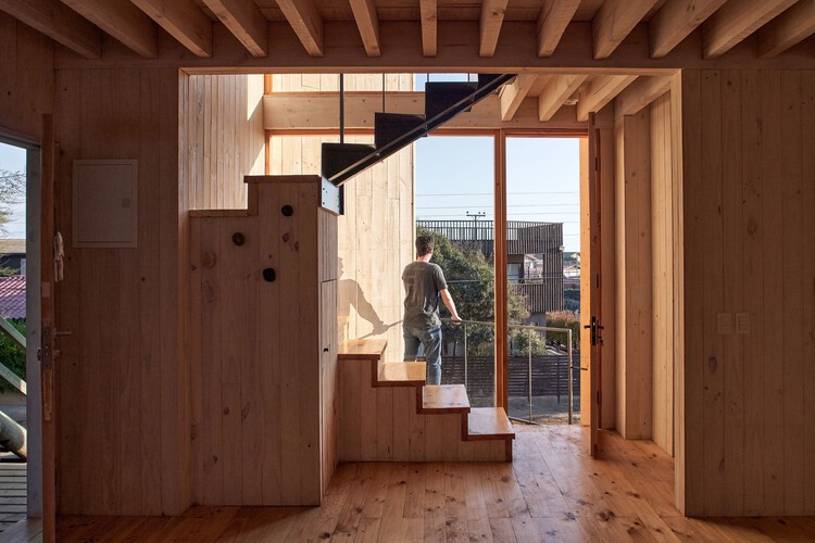 Lagunita House / Croxatto y Opazo Arquitectos - Фотография интерьера, окна, балка