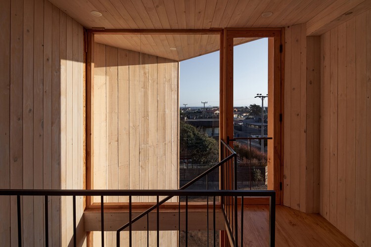 Lagunita House / Croxatto y Opazo Arquitectos - Фотография интерьера, балка