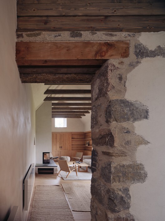 Ardoch House / Moxon Architects — Фотография интерьера, балка