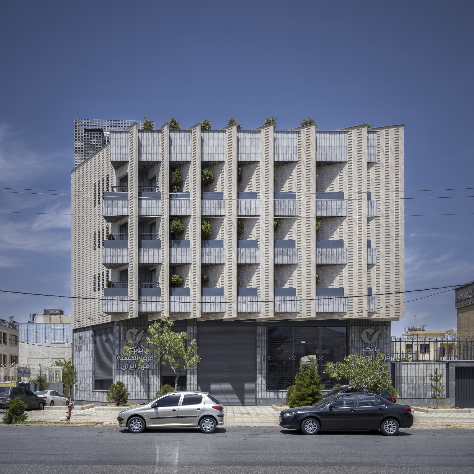 Квартира на обочине / Ashari Architects