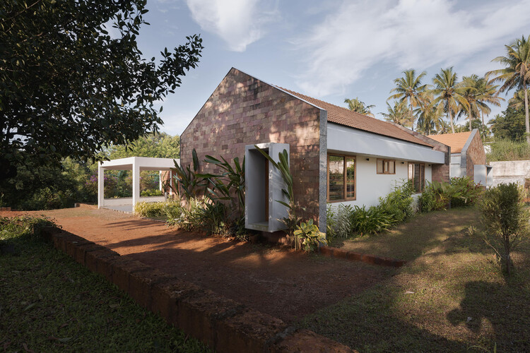 Дом Мала / Thomas Parambil Architects — фотография экстерьера, окна