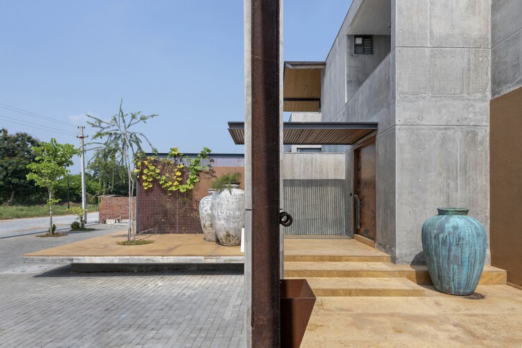 Вилла Vanessa Weekend / The Grid Architects — фотография экстерьера, сад