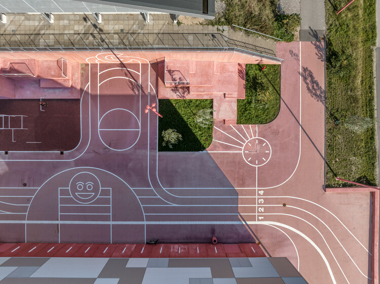 Gigantium Urban Space / JAJA Architects - Фотография интерьера, окна, кирпич, фасад