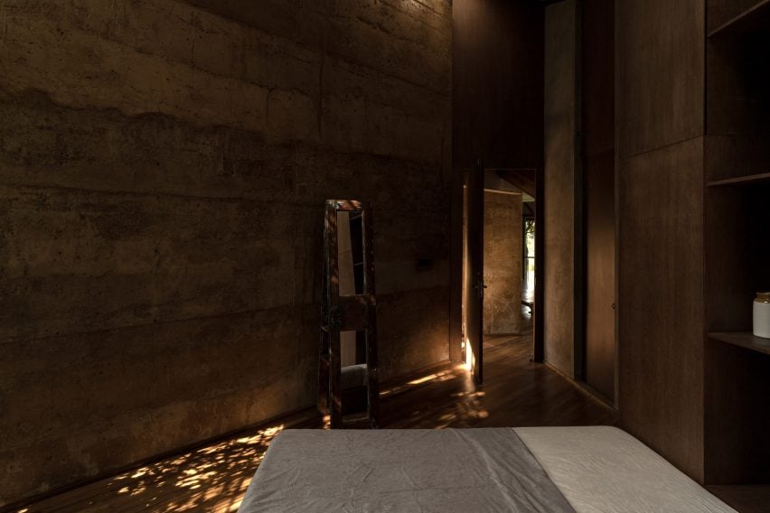 Вид на спальню в Nisarga Art Hub от Wallmakers в Керале, Индия