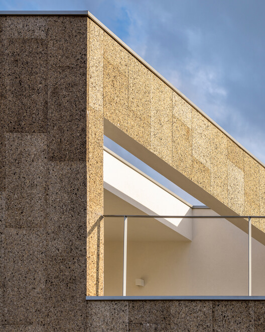 EÑE House / Estudio Albar - Фасадная фотография, Кирпич, Окна