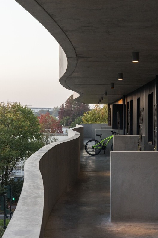 97 квартир / ValletdeMartinis Architectes - Фотография интерьера, бетон