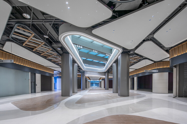 Beijing Poly Plaza / Kokaistudios - Фотография интерьера, стекло