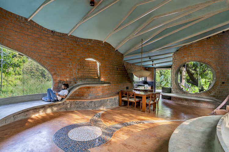 Asmalay House / Размытие границ - Фотография интерьера, Стул, Балка