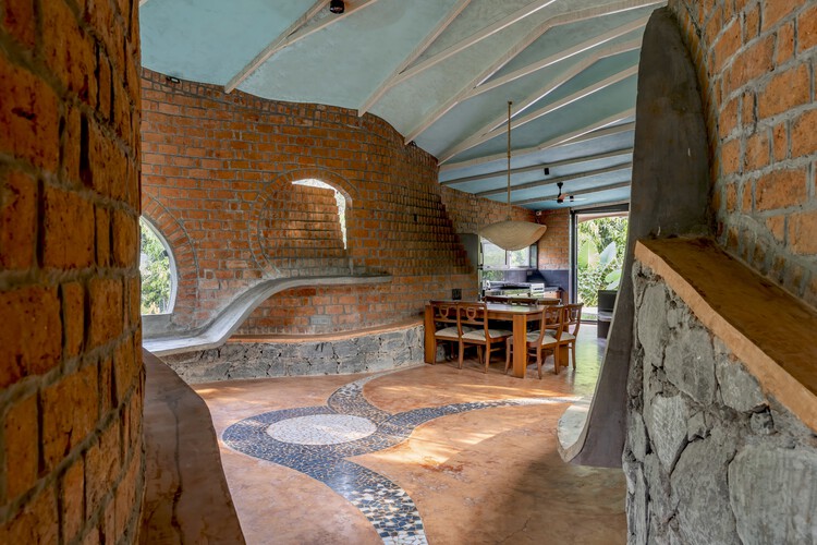 Asmalay House / Размытие границ - Фотография интерьера, Кирпич, Арка