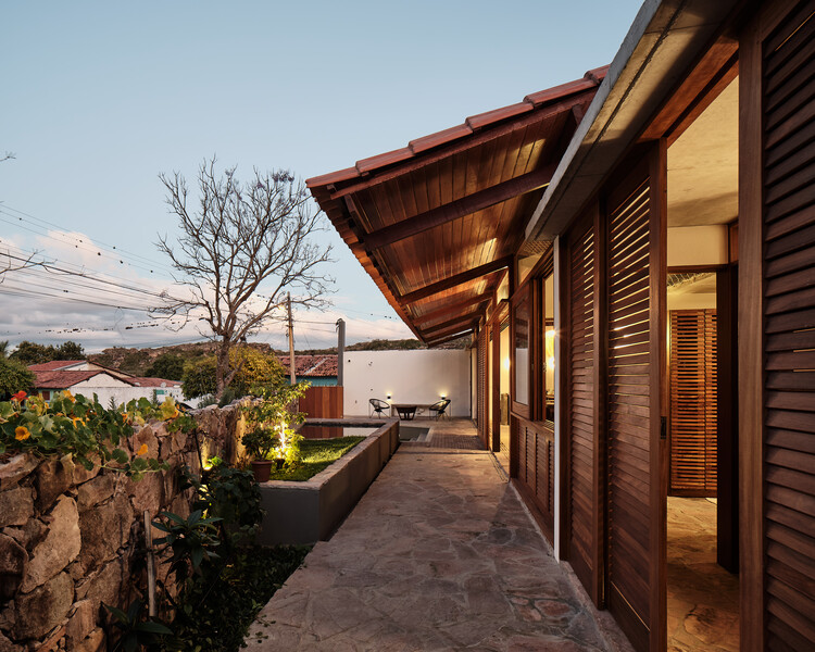 Betina House / Terra e Tuma Arquitetos Associados - Экстерьерная фотография, фасад, патио, двор