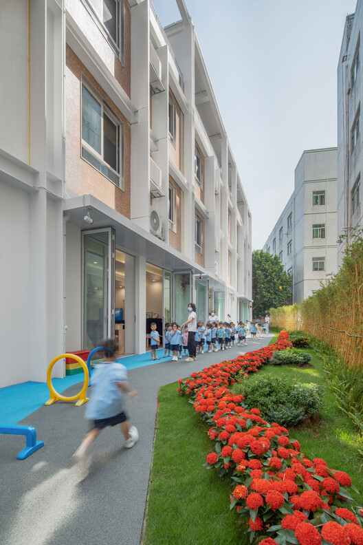 Детский сад Jiuxiangling / SUIADR SML Design Studio - Фотография экстерьера, окна, фасад, сад