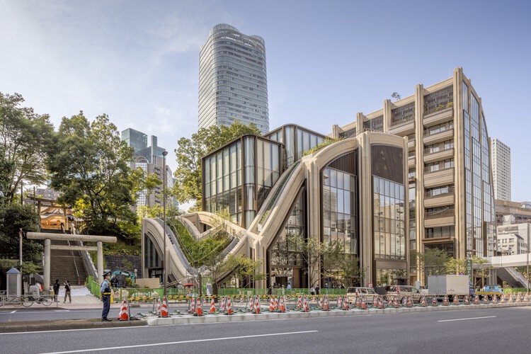 Azabudai Hills / Heatherwick Studio - Фотография экстерьера, фасада, городского пейзажа