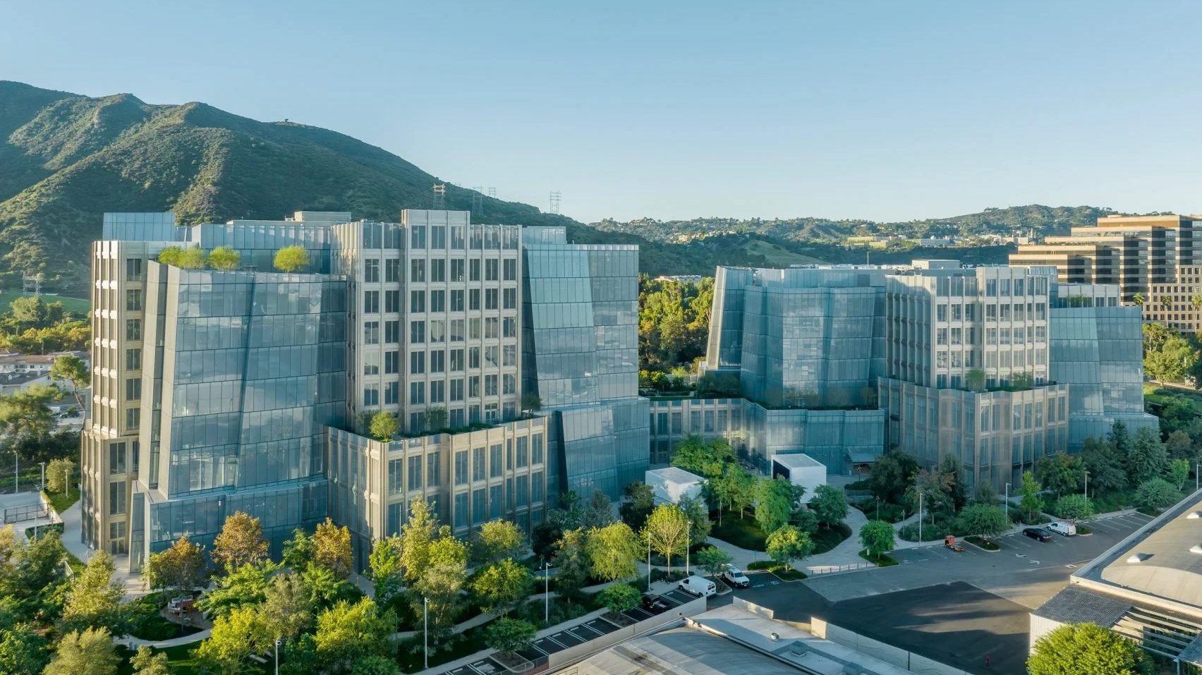 Warner Bros HQ extension by Gehry Partners
