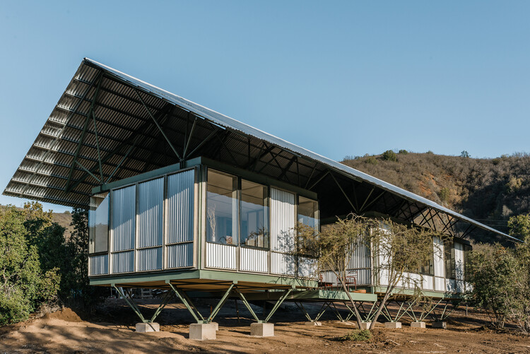 Прототип промышленной строительной системы / Ignacio Rojas Hirigoyen Arquitectos + The Andes House — фотография экстерьера, окна