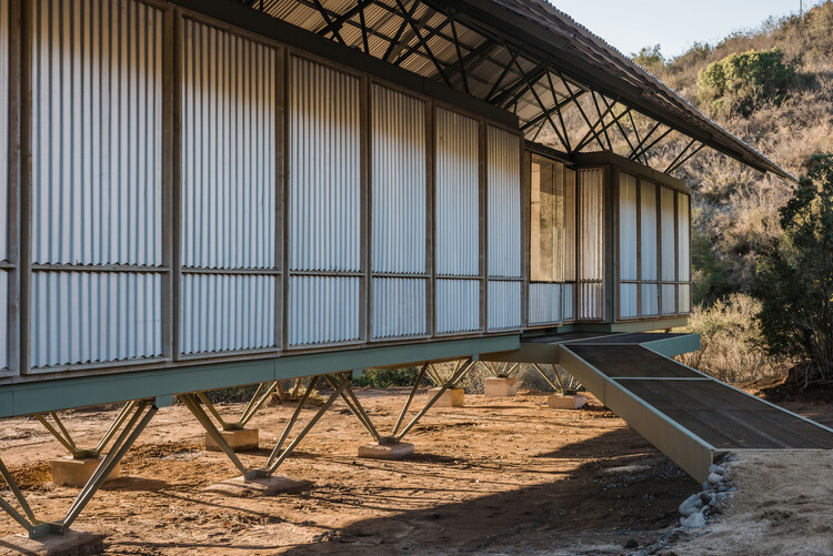 Прототип промышленной строительной системы / Ignacio Rojas Hirigoyen Arquitectos + The Andes House - Фотография экстерьера, окна, фасад, балка
