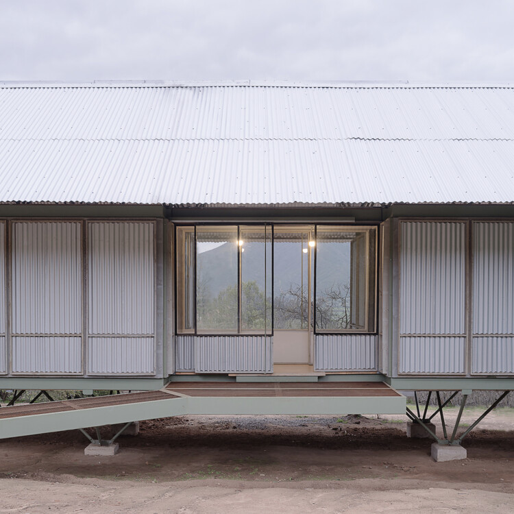 Прототип промышленной строительной системы / Ignacio Rojas Hirigoyen Arquitectos + The Andes House - Фотография экстерьера, окон, фасада