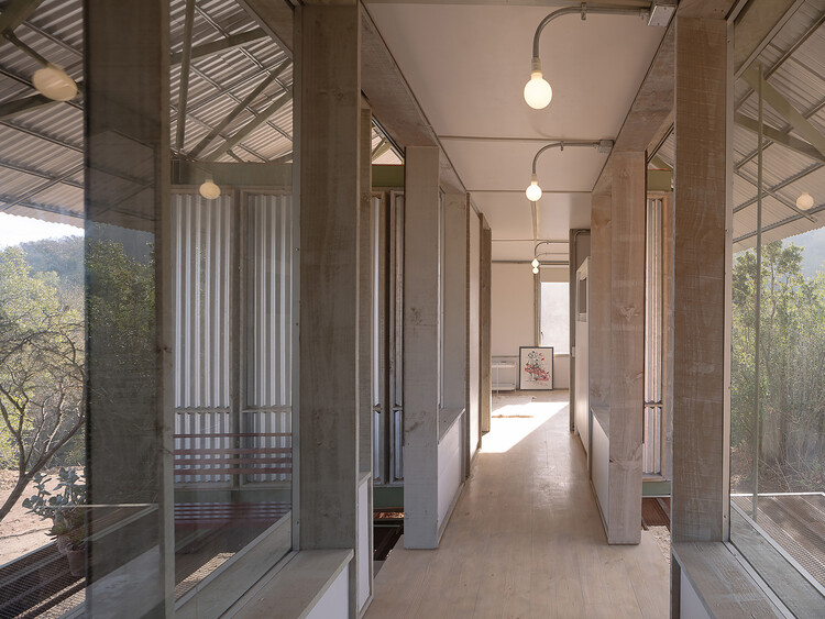 Прототип промышленной строительной системы / Ignacio Rojas Hirigoyen Arquitectos + The Andes House - Фотография интерьера, колонна, балка