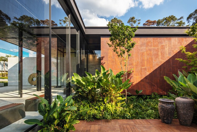 Павильон Кастелатто / Biselli Katchborian Arquitetos Associados - Фотография экстерьера, фасад, сад, двор
