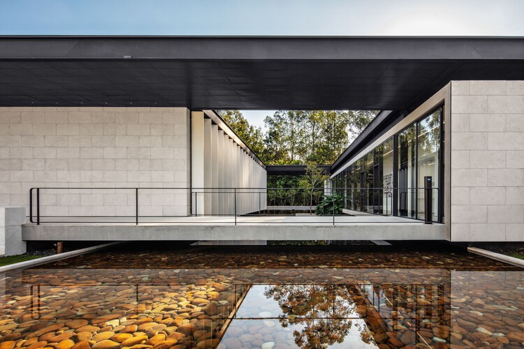 Павильон Кастелатто / Biselli Katchborian Arquitetos Associados - Фотография экстерьера, фасад, балка