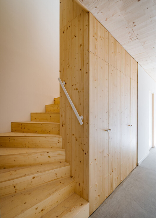Element & Lingot Building / Studio Loes - Фотография интерьера, лестницы, перила