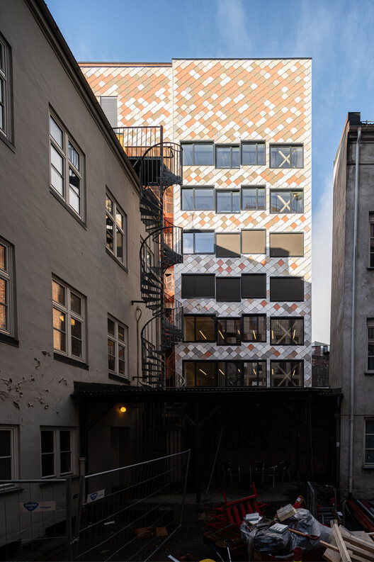 Офисное и коворкинговое здание KA13 / Mad arkitekter - Фотография экстерьера, окна, фасад
