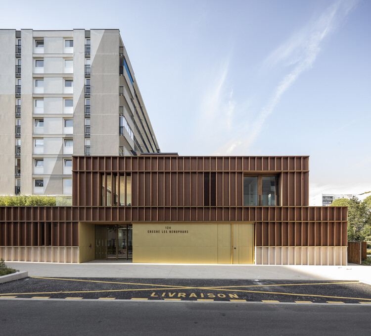 Детский сад и библиотека игрушек / a+samueldelmas Architects - Фотография экстерьера, окна