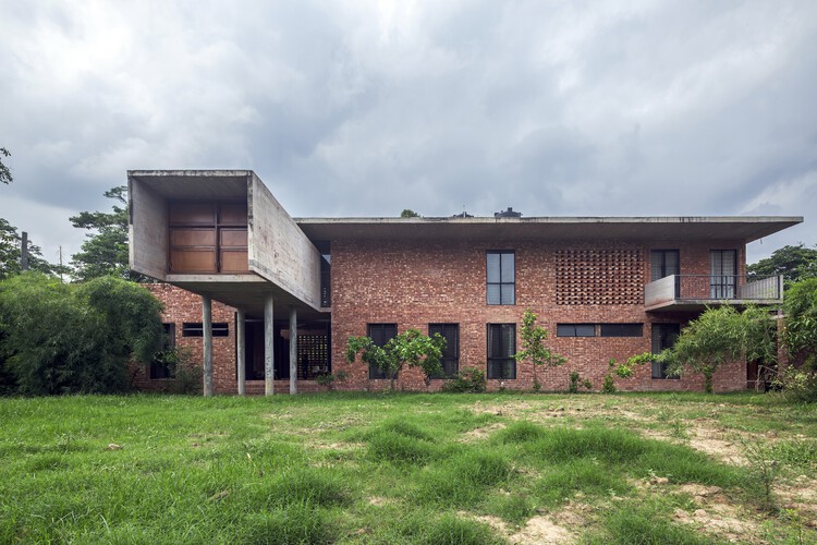 Anukrom House / Venna Architects - Экстерьерная фотография, окна, фасад