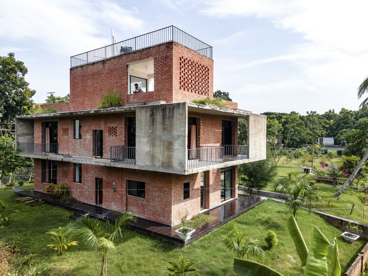 Дом Ношу Моллы / RIVERINE Architecture - Фотография экстерьера, окна
