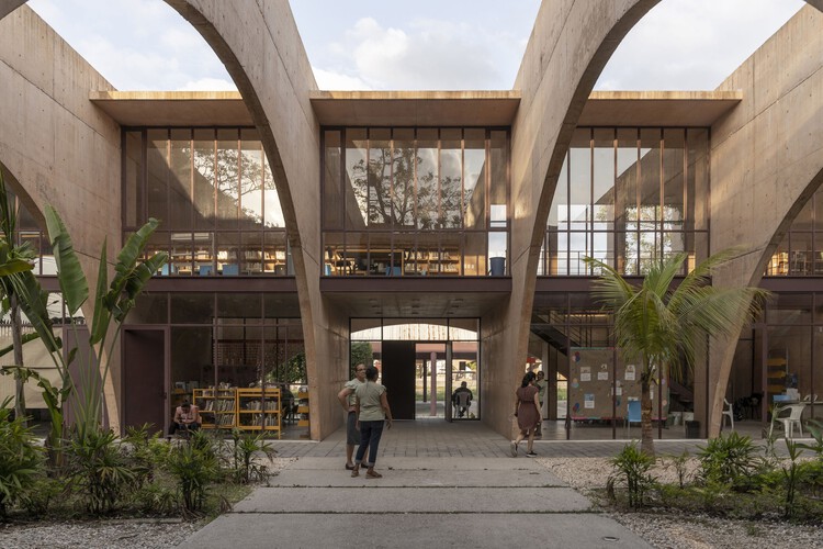 Общественный центр / CCA Centro de Colaboración Arquitectónica – Экстерьерная фотография