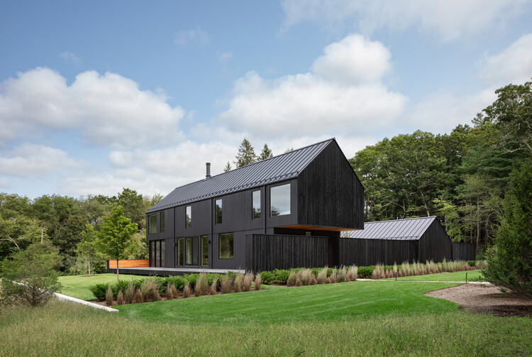 Field House / Birdseye - фотография экстерьера, окна