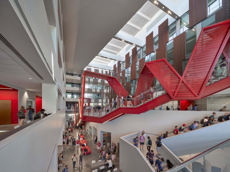 Клифтон-Корт-холл, Колледж искусств и наук Университета Цинциннати / LMN Architects — Фотография интерьера