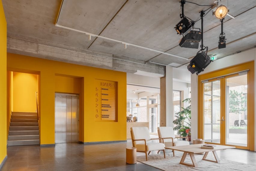 Интерьер первого этажа HAUS 1 от MVRDV