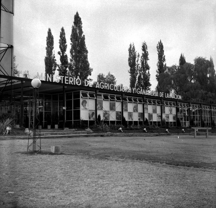 Создавая Америку: Самир Макариус и его фотографии с Ферии Америки в 1954 году в Мендосе — изображение 4 из 10