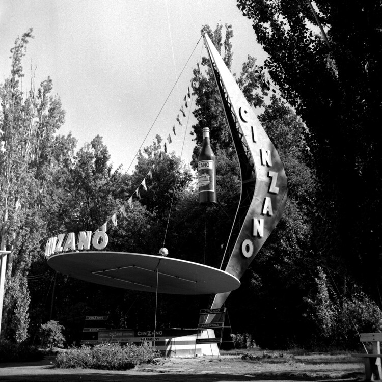 Создавая Америку: Самир Макариус и его фотографии с Ферии Америки в 1954 году в Мендосе — изображение 5 из 10