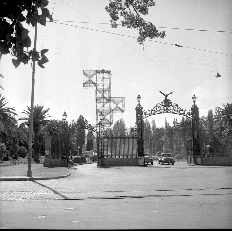 Создавая Америку: Самир Макариус и его фотографии с Ферии Америки в 1954 году в Мендосе — изображение 2 из 10
