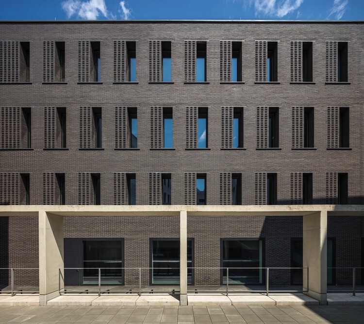 Здание семинара Университета Филиппа в Пилигримштайне, Марбург / Dichter Architekturgesellschaft - Фотография экстерьера, окна, фасад