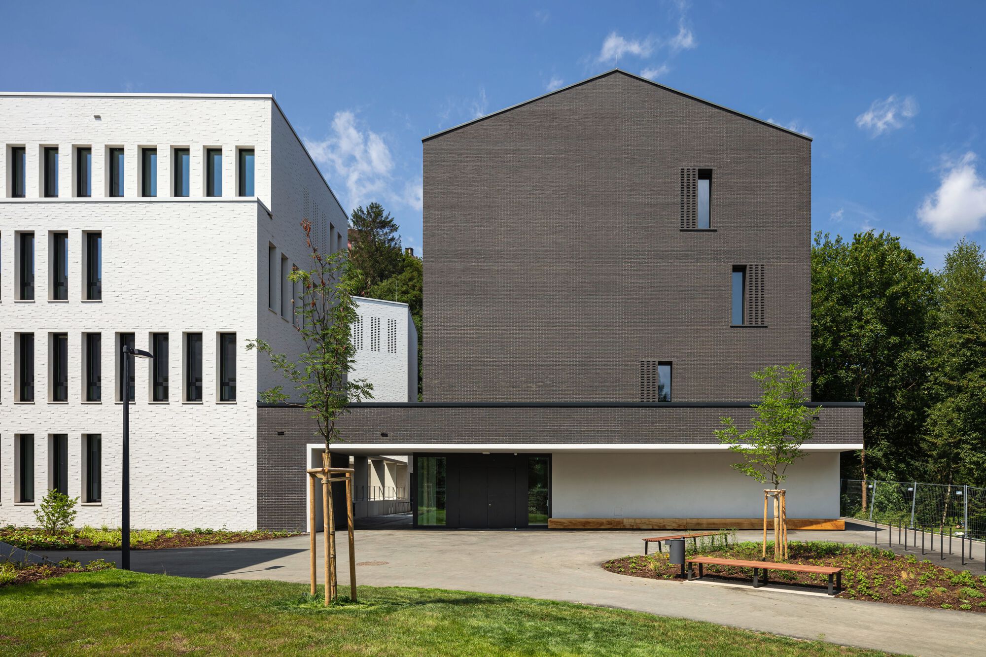Здание семинара Университета Филиппа в Пилигримштайне, Марбург / Dichter Architekturgesellschaft