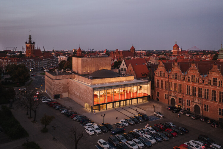   Театр Выбжеже в Гданьске / WAPA Warsztat Architektury Pracownia Autorska - Фотография экстерьера, окон, городского пейзажа