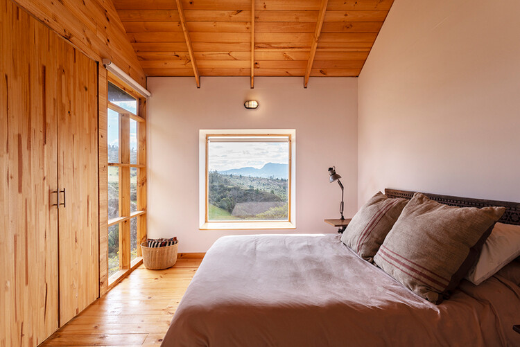 Wills House / Yemail Arquitectura - Фотография интерьера, спальня, окна, дверь, балка