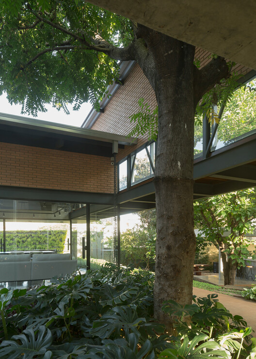 Дом Montes Claros / Venta Arquitetos - Фотография Экстерьера, Балка, Сад