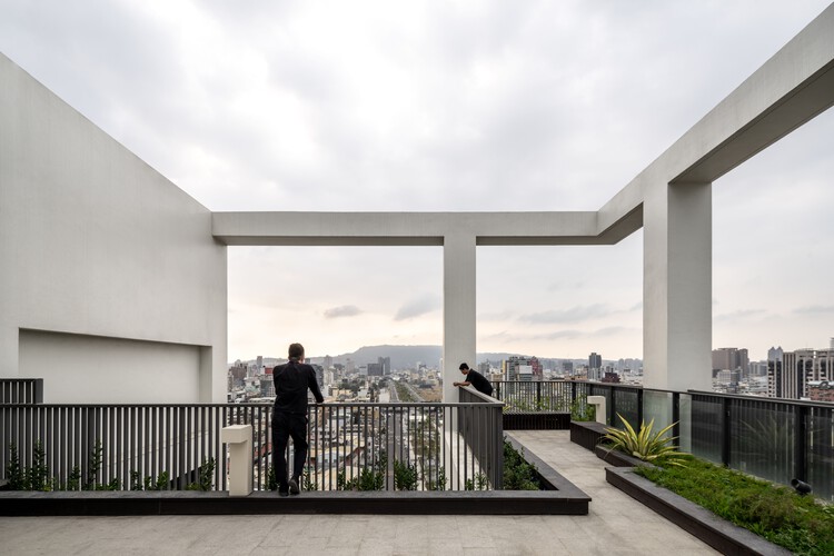Социальное жилье Гаосюн / Mecanoo - фотография экстерьера, фасад, перила