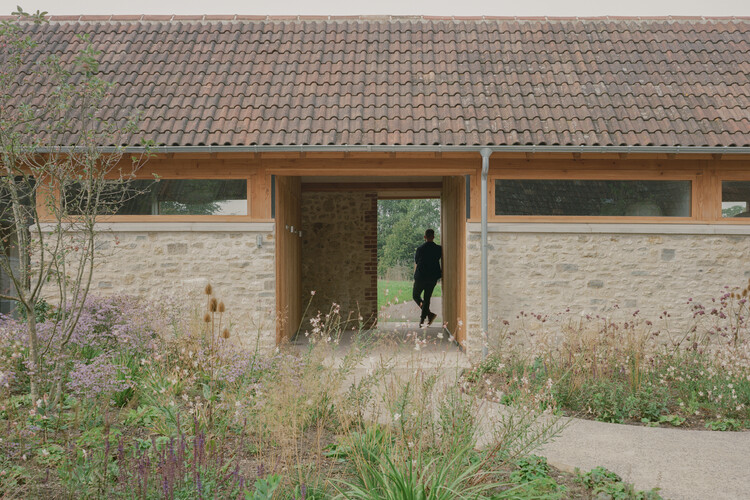 Wraxall Yard / Clementine Blakemore Architects — фотография экстерьера, окна, фасад
