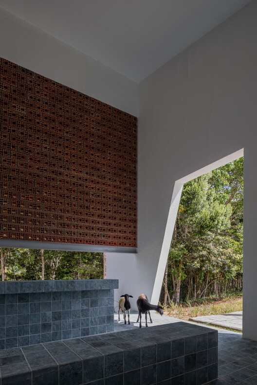 Храм Алдея / NEBR Arquitetura - Фотография интерьера, кирпич