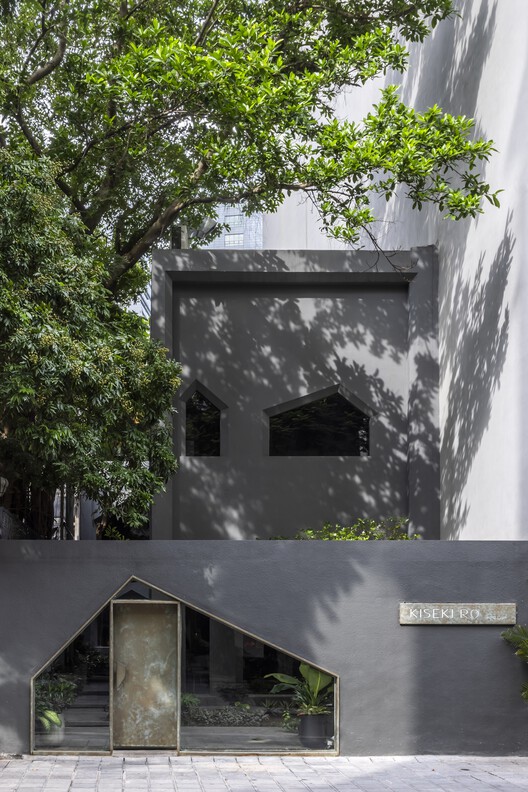 Ресторан Crystal / NH Village Architects — фотография экстерьера, фасад, окна