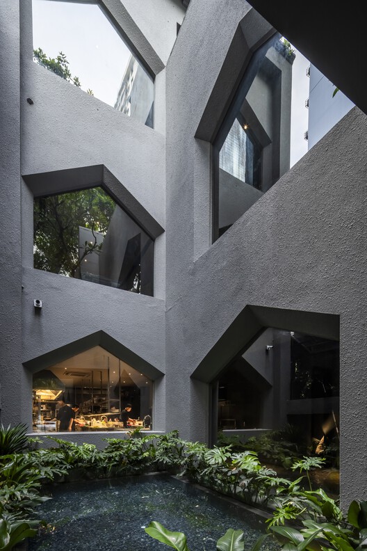 Ресторан Crystal / NH Village Architects — фотография экстерьера, окна, фасад