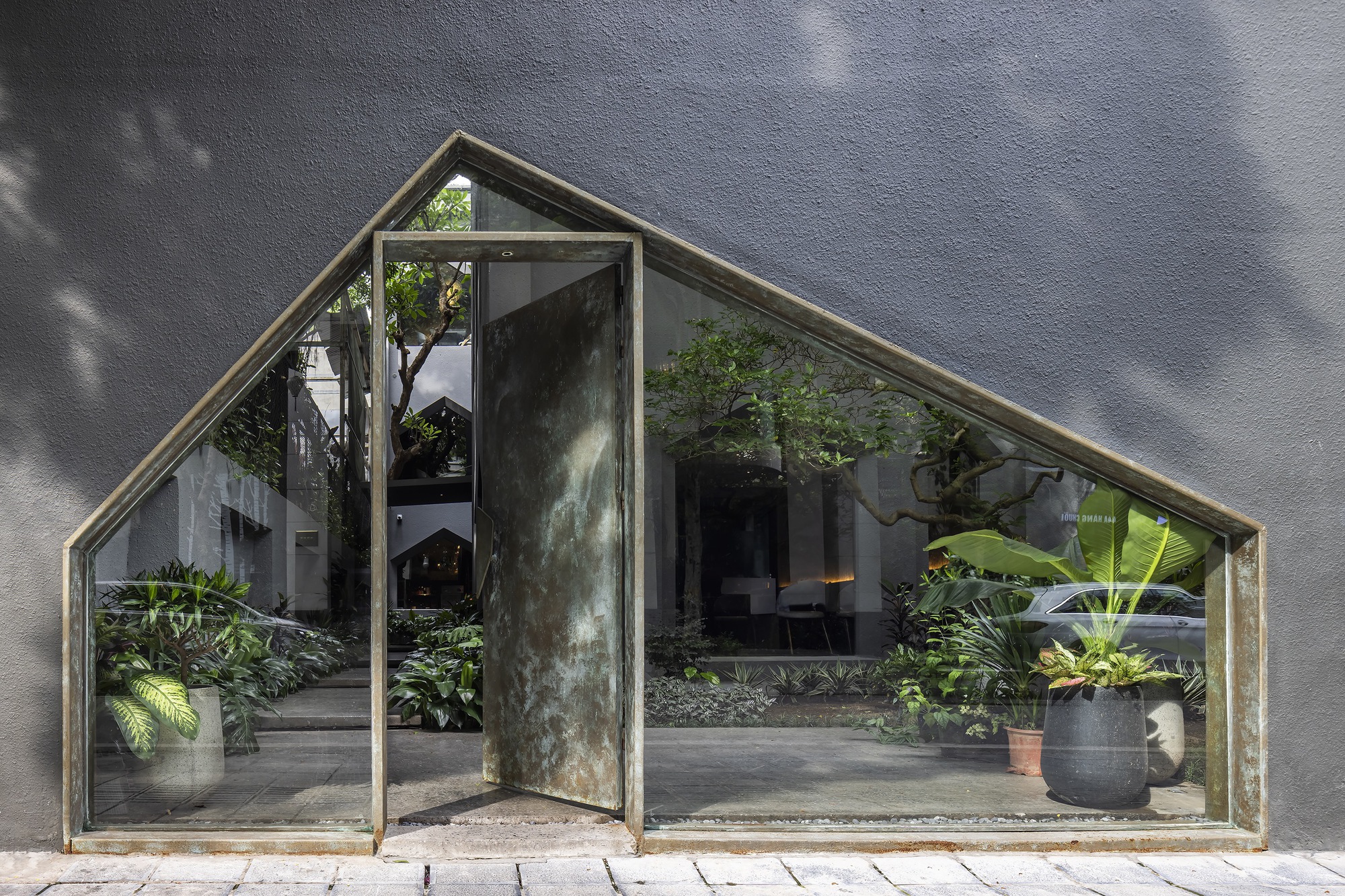 Ресторан Crystal / NH Village Architects
