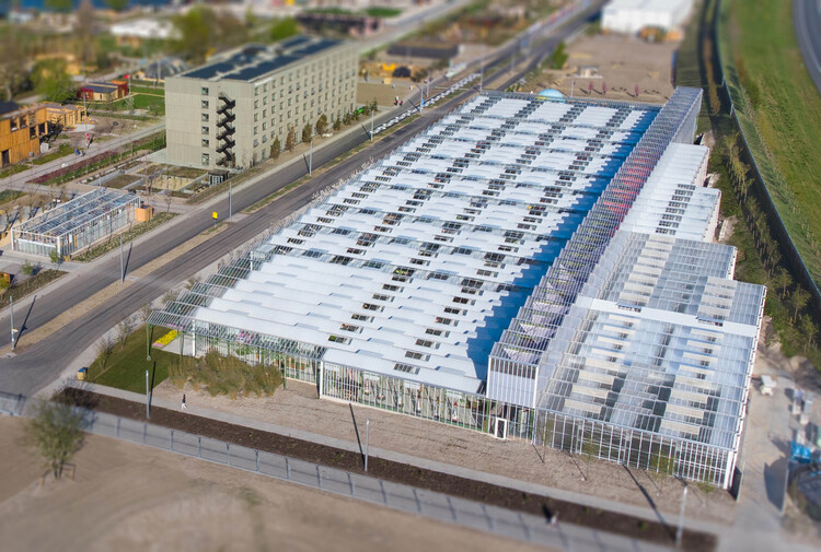 Green House Floriade / V8 Architects — фотография экстерьера, окон, фасада, городского пейзажа