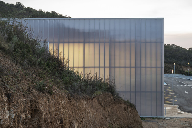 Спортивный зал Пьетроселла / Versini Architectes Associés + Nome Studio – Фотография экстерьера