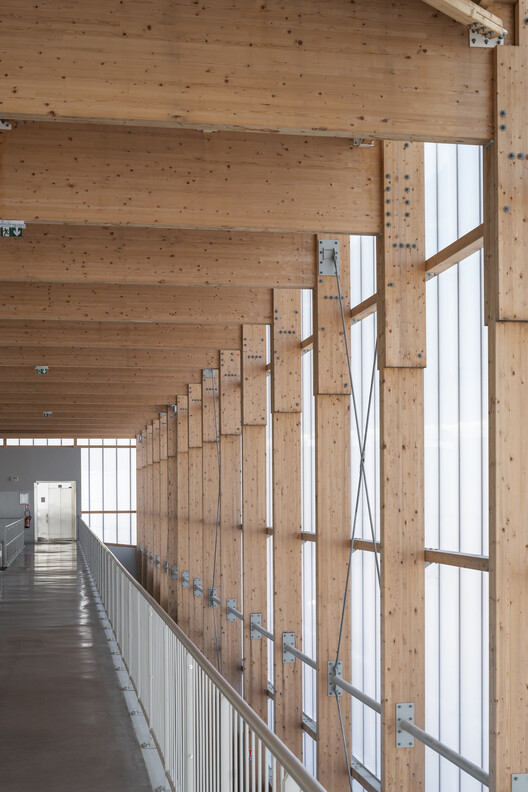 Спортивный зал Pietrosella / Versini Architectes Associés + Nome Studio - Фотография интерьера, балка